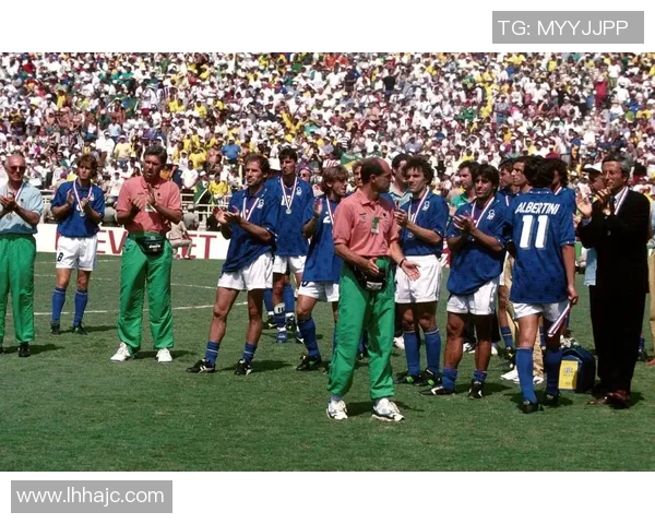 2014年世界杯荷兰队与巴西队激战回顾:一场震撼人心的足球盛宴 2014年世界杯荷兰队与巴西队激战回顾:一场震撼人心的足球盛宴