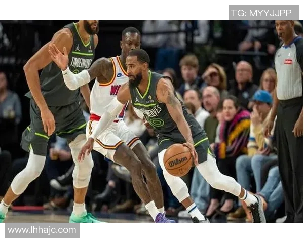 勇士与森林狼激战11场赛季对决精彩纷呈引发球迷热议 勇士与森林狼激战11场赛季对决精彩纷呈引发球迷热议