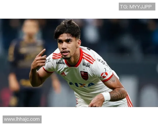 帕奎塔闪耀绿茵场展现足球才华引领球队新篇章 帕奎塔闪耀绿茵场展现足球才华引领球队新篇章